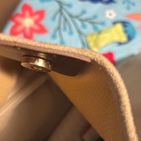 Elegant Tan Suede Women's Bag - Picture 6 of 8